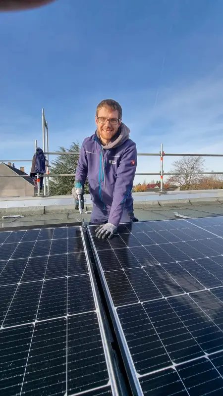Photovoltaikmonteur Photovoltaikmonteur